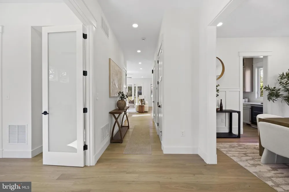 14 E MONROE AVENUE Alexandria, VA 22301