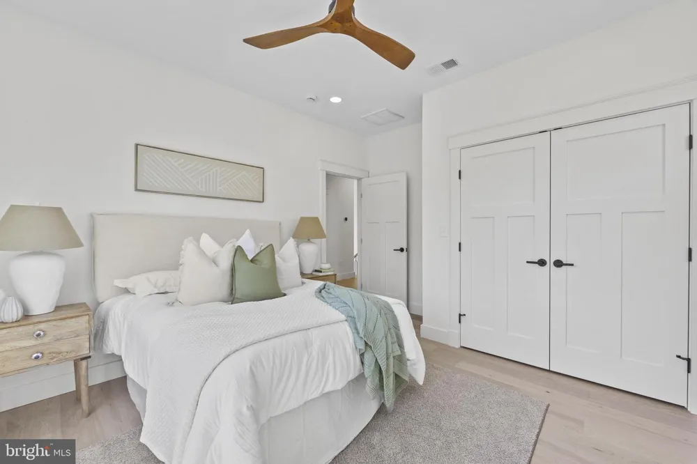 14 E MONROE AVENUE Alexandria, VA 22301