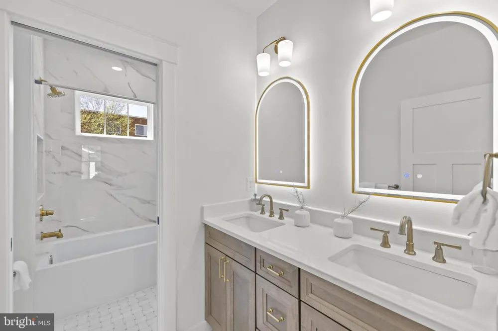 14 E MONROE AVENUE Alexandria, VA 22301