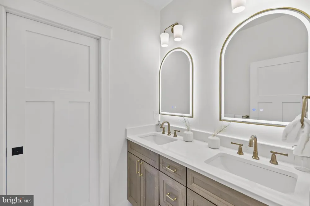 14 E MONROE AVENUE Alexandria, VA 22301