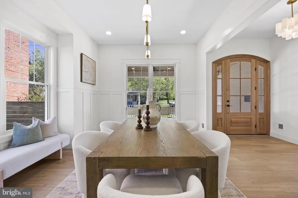 14 E MONROE AVENUE Alexandria, VA 22301