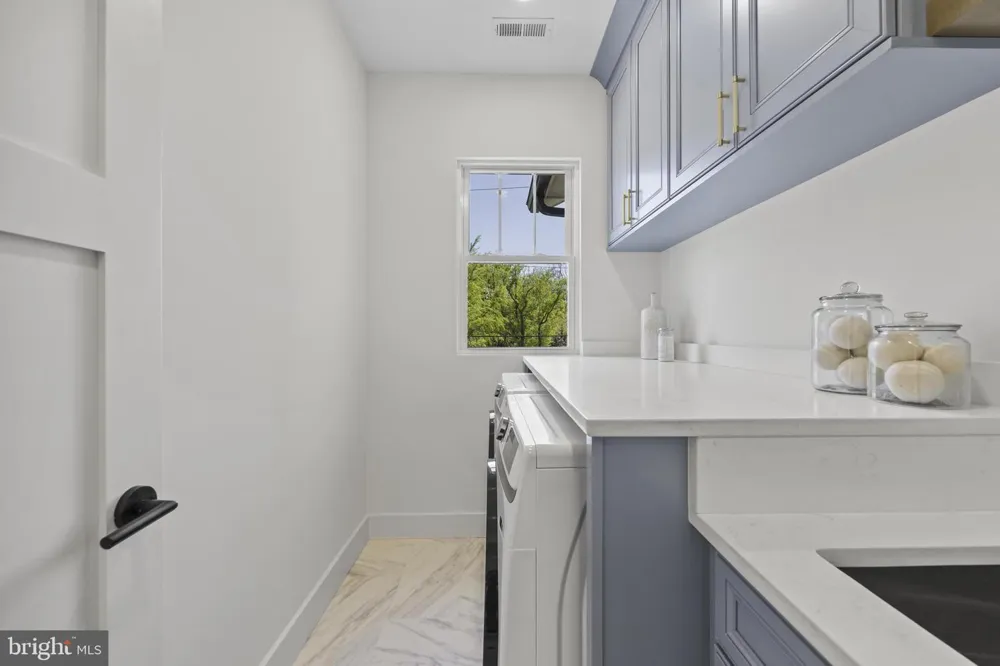 14 E MONROE AVENUE Alexandria, VA 22301
