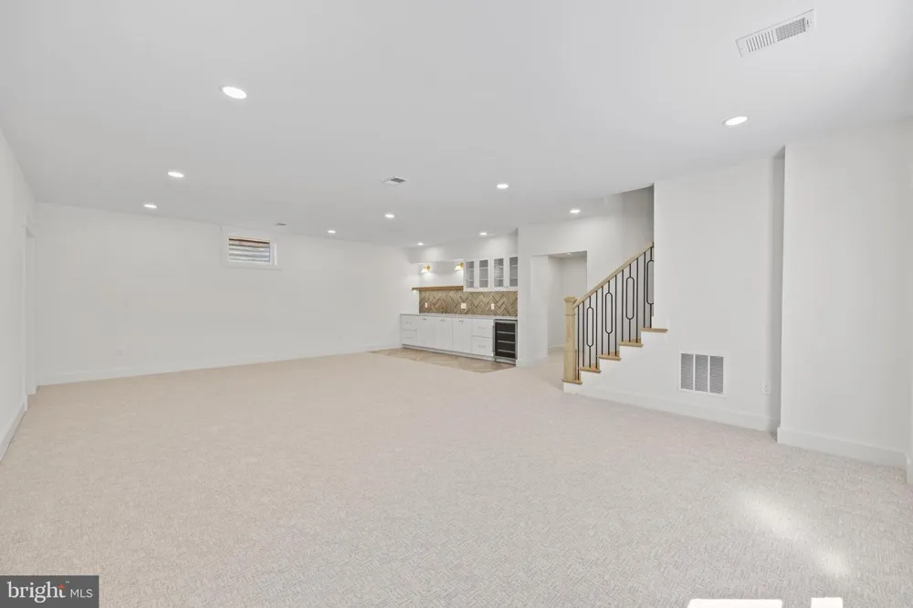 14 E MONROE AVENUE Alexandria, VA 22301