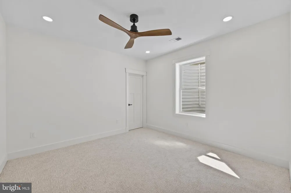 14 E MONROE AVENUE Alexandria, VA 22301