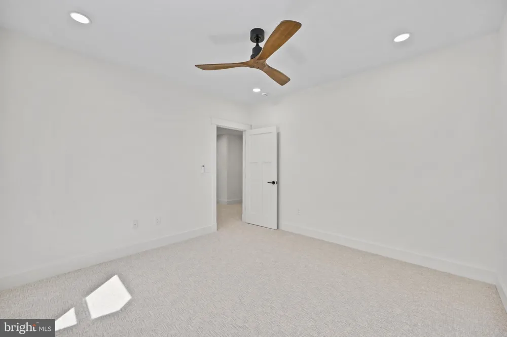 14 E MONROE AVENUE Alexandria, VA 22301