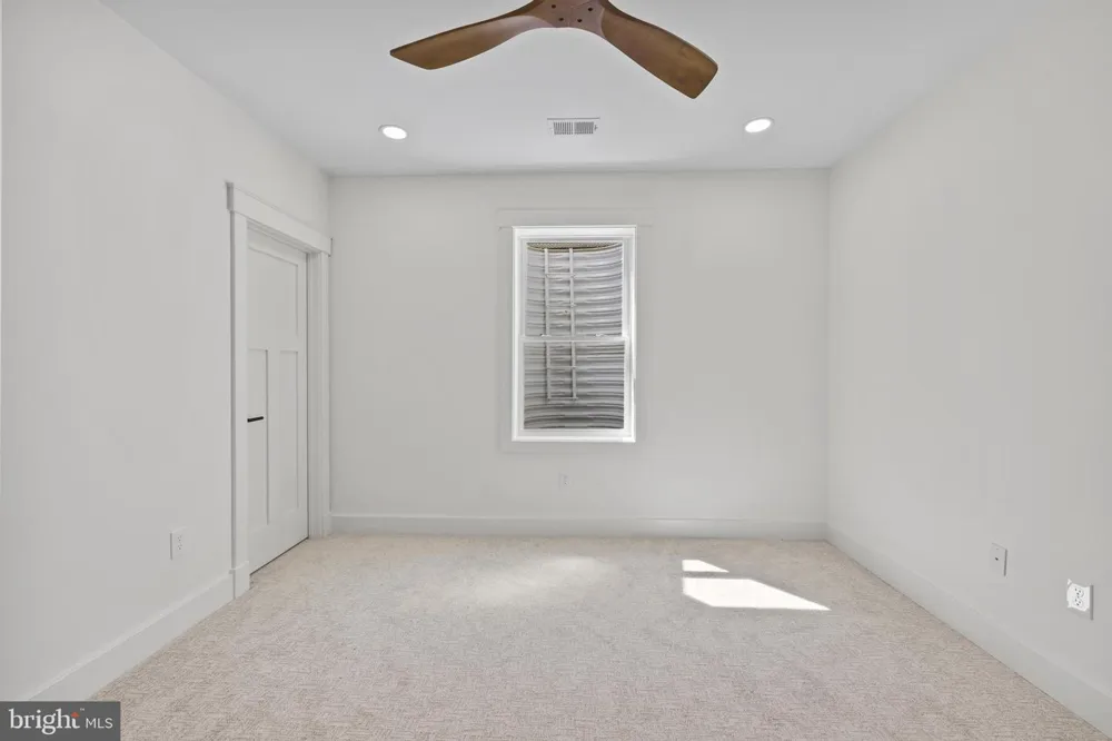 14 E MONROE AVENUE Alexandria, VA 22301