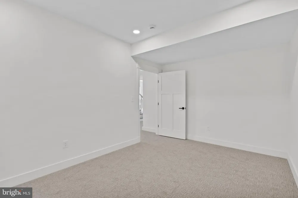 14 E MONROE AVENUE Alexandria, VA 22301