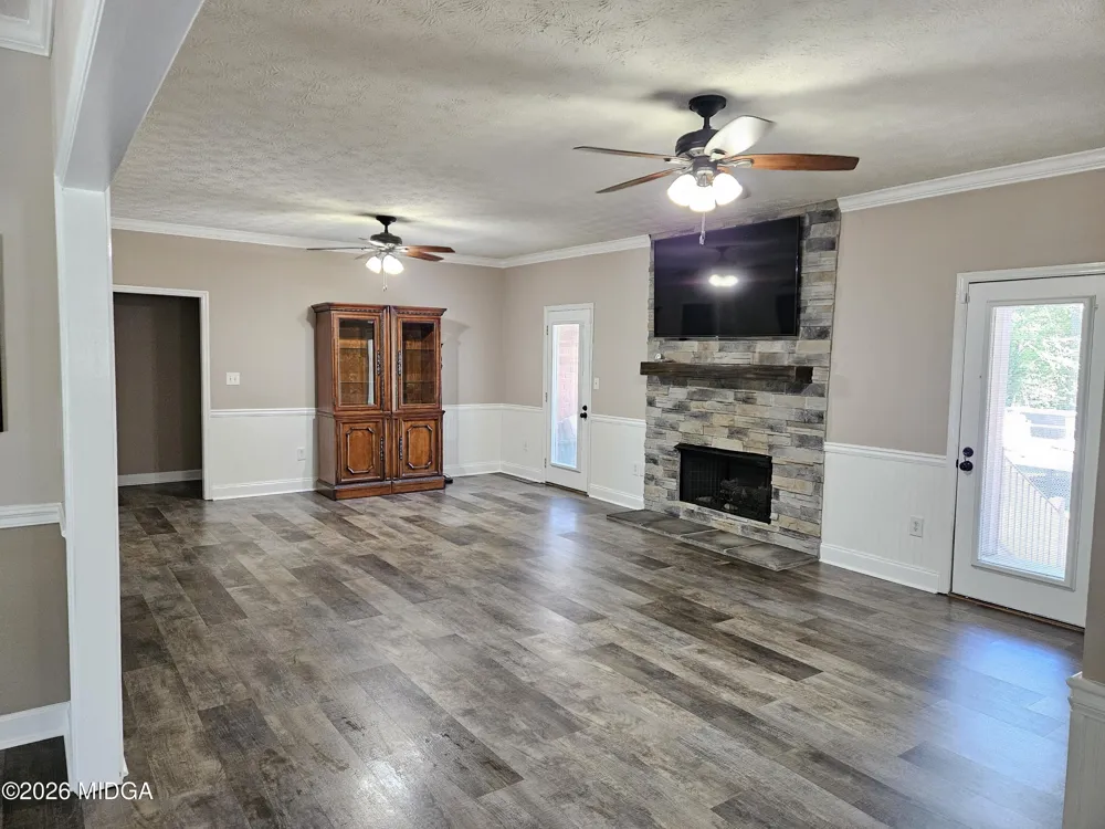 200 Gates Road Lizella, GA 31052