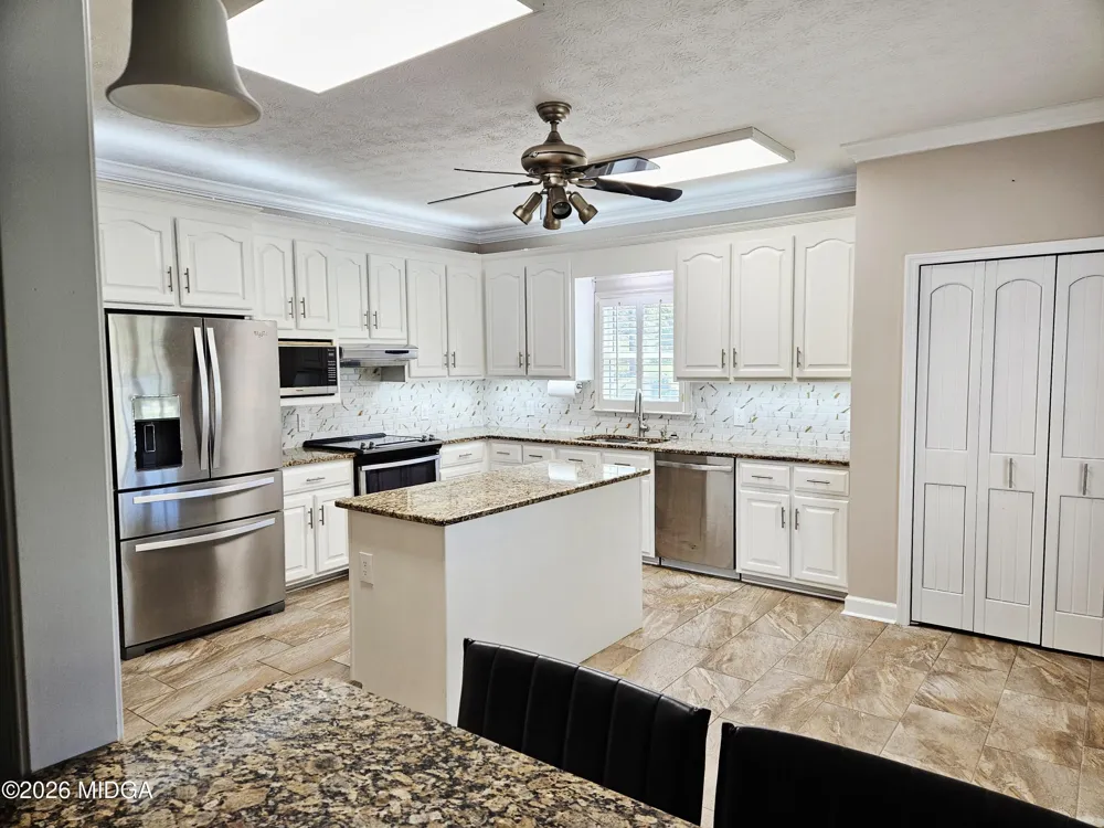 200 Gates Road Lizella, GA 31052