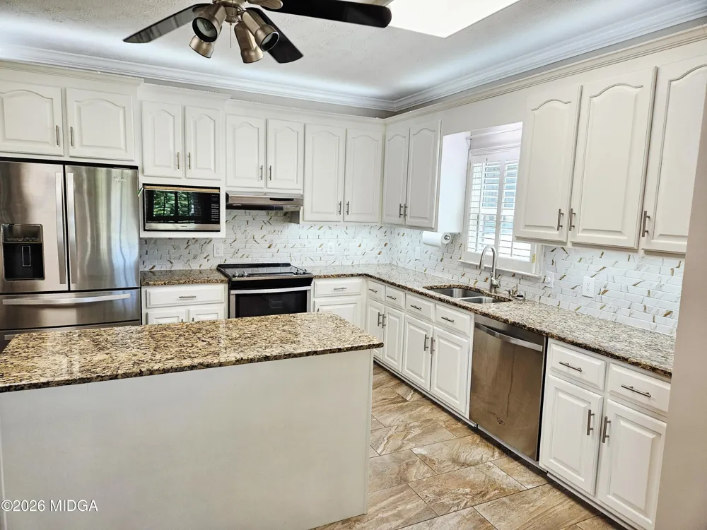 200 Gates Road Lizella, GA 31052