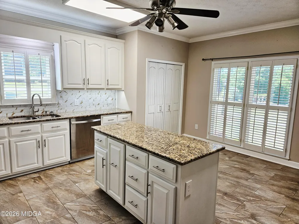 200 Gates Road Lizella, GA 31052