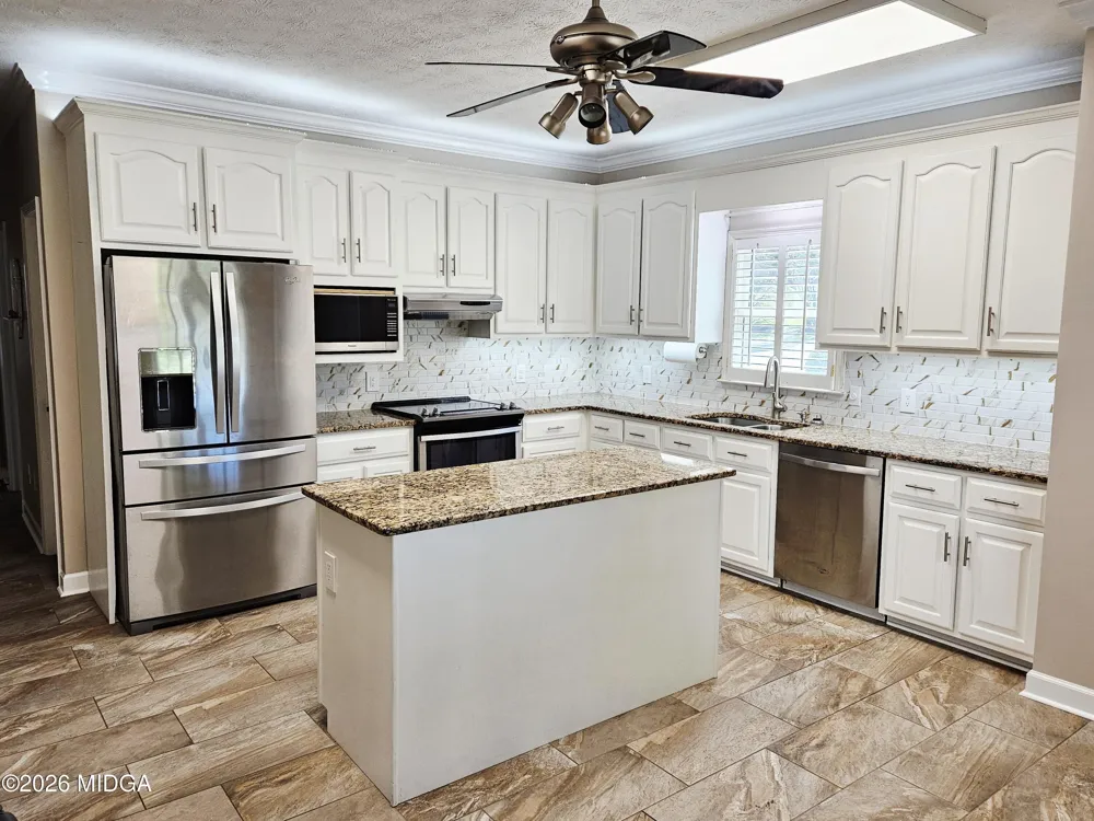 200 Gates Road Lizella, GA 31052