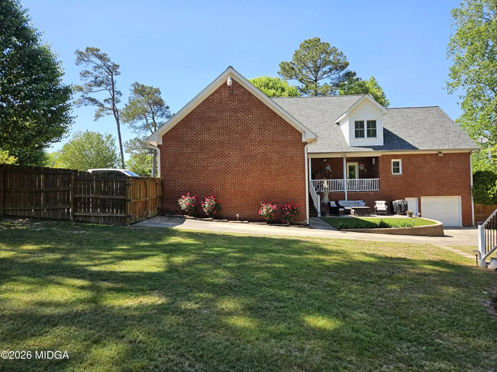 200 Gates Road Lizella, GA 31052