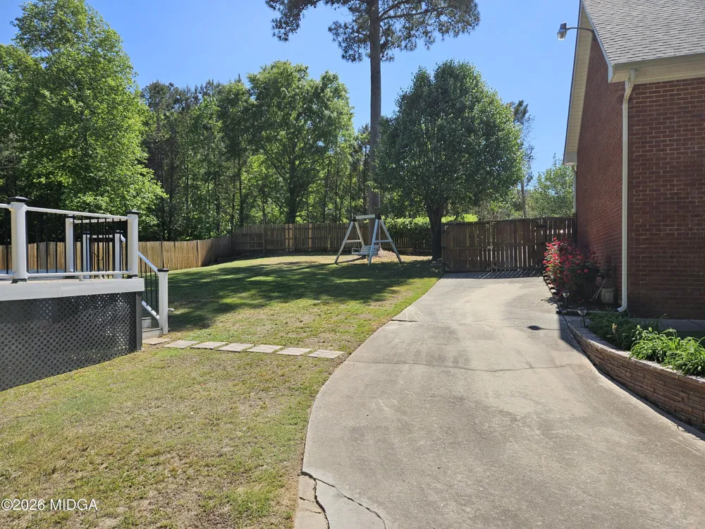 200 Gates Road Lizella, GA 31052