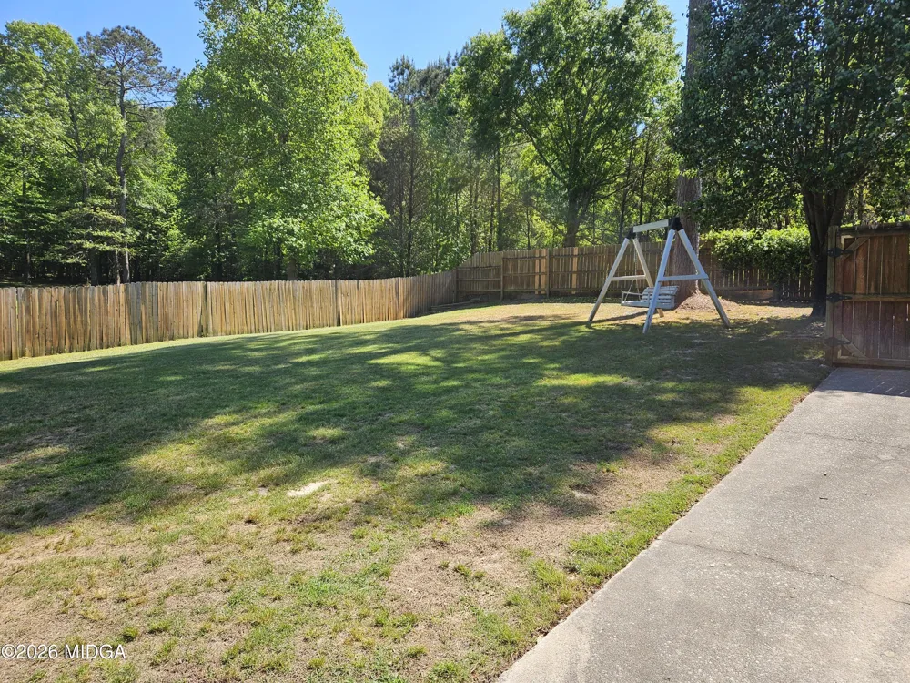 200 Gates Road Lizella, GA 31052