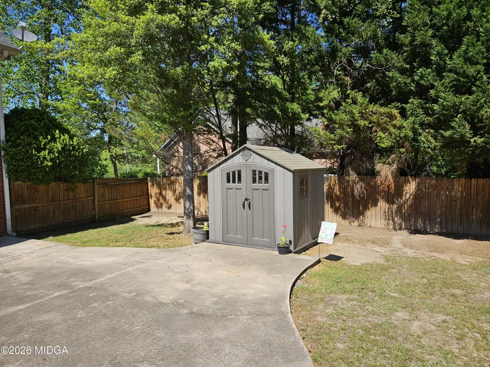 200 Gates Road Lizella, GA 31052