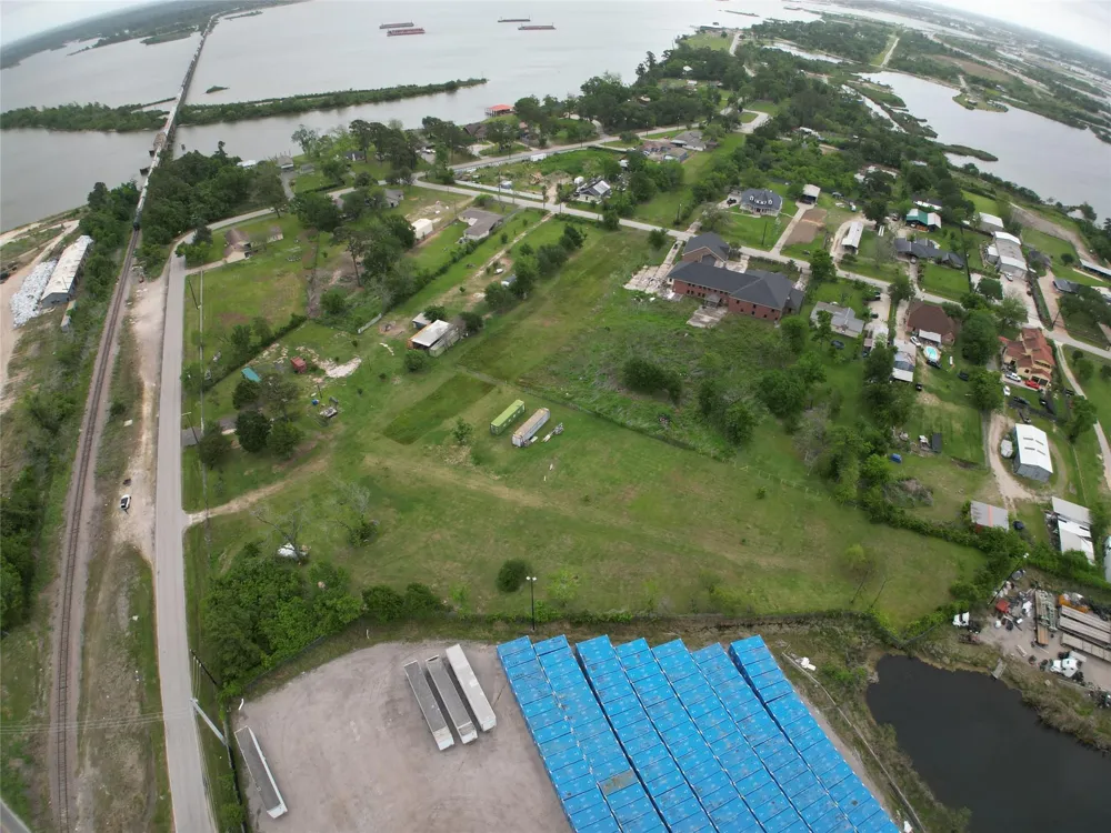 330 River Road Channelview, TX 77530