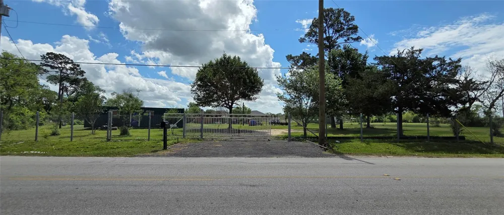 330 River Road Channelview, TX 77530