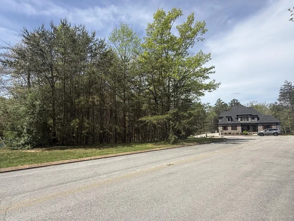 5 Ives Lake Road Signal Mountain, TN 37377