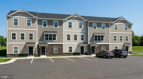 105 WILLOWSTONE COURT