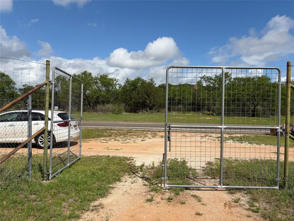1060 Ranch Road 3404 Kingsland, TX 78639
