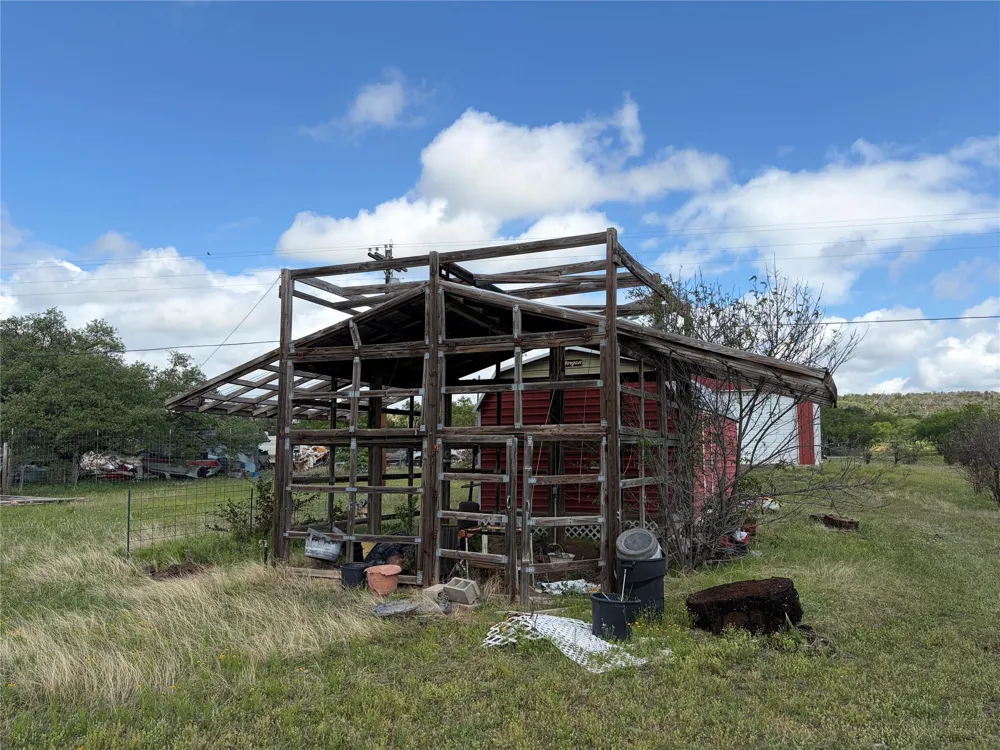 1060 Ranch Road 3404 Kingsland, TX 78639