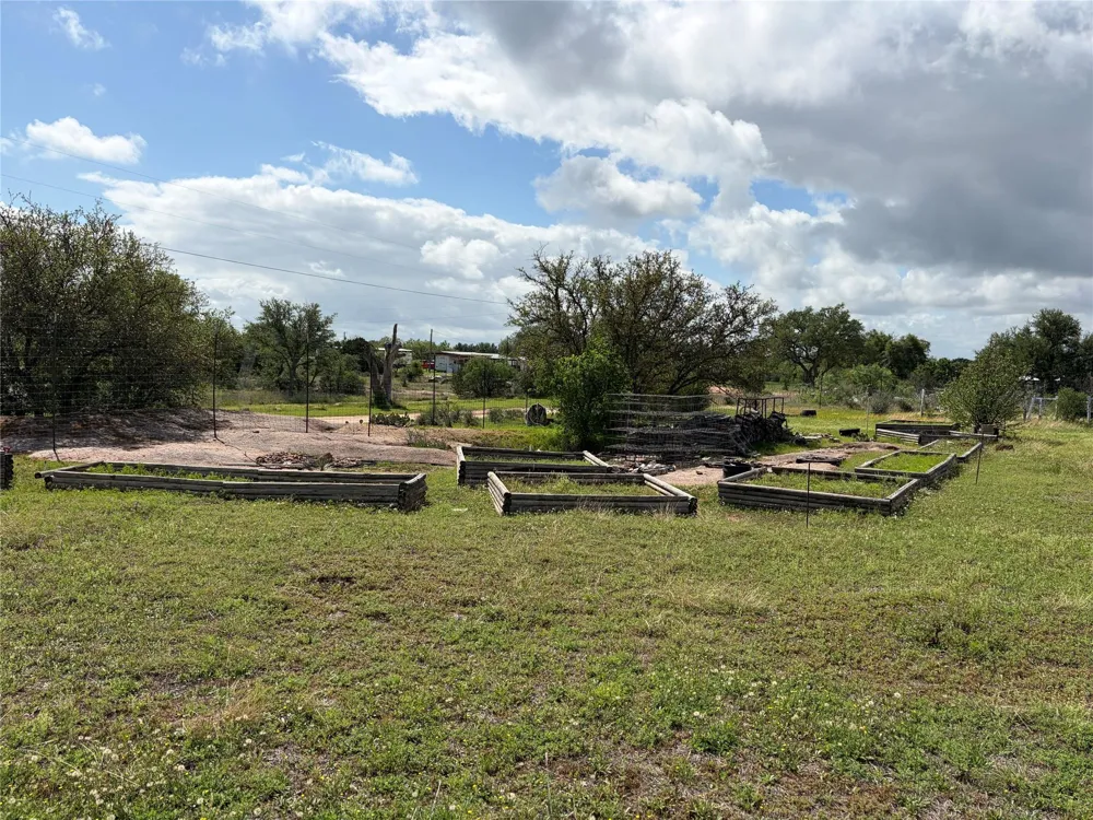 1060 Ranch Road 3404 Kingsland, TX 78639