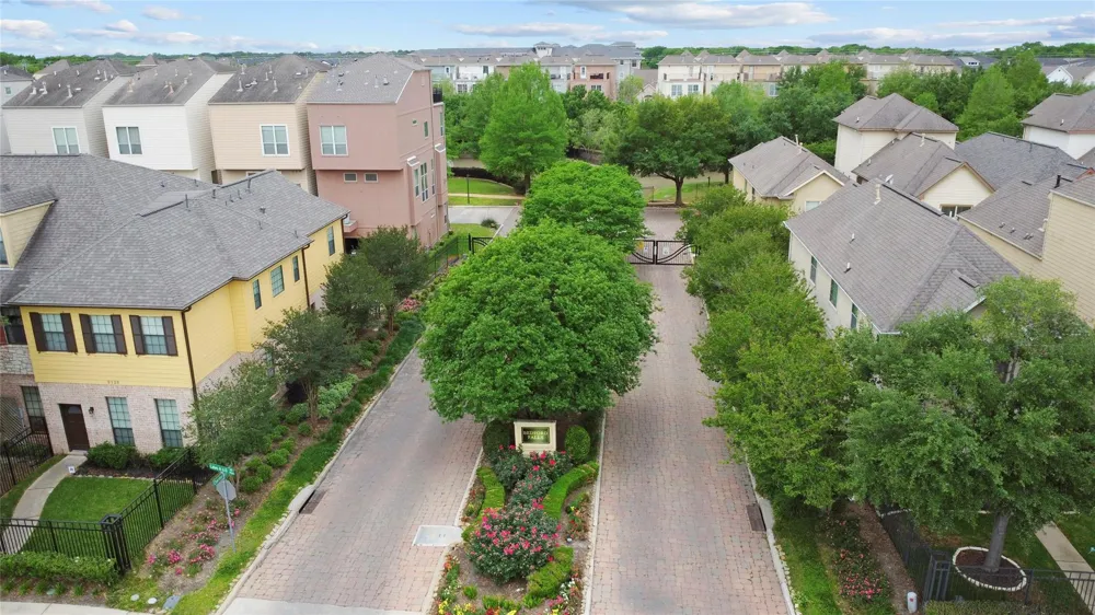 9133 Creekstone Lake Drive Houston, TX 77054