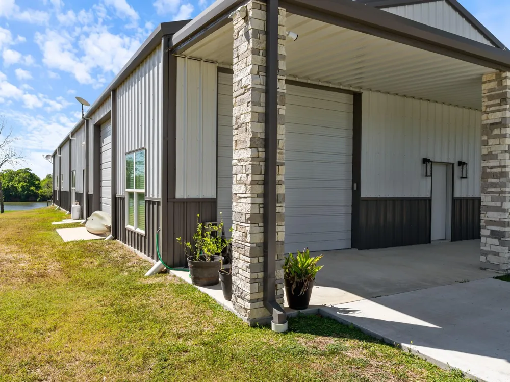 174 County Road 243 Bay City, TX 77414