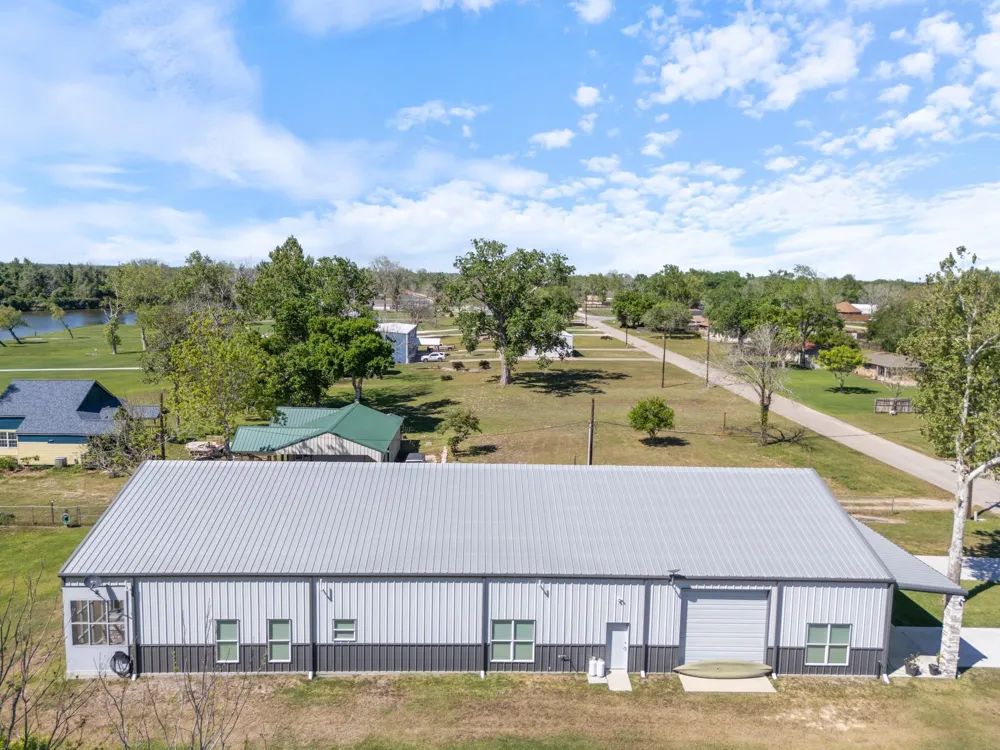 174 County Road 243 Bay City, TX 77414