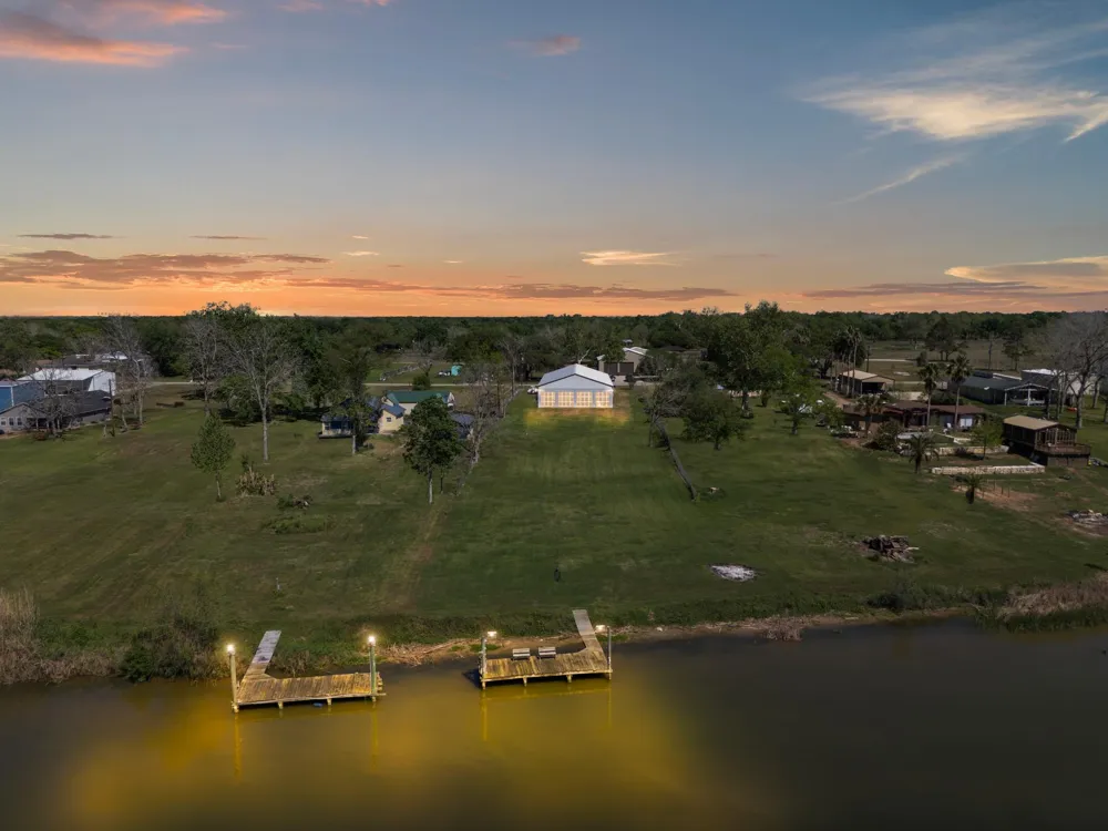 174 County Road 243 Bay City, TX 77414