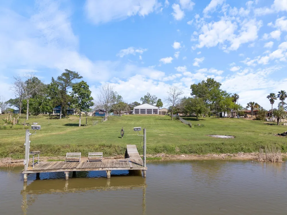 174 County Road 243 Bay City, TX 77414