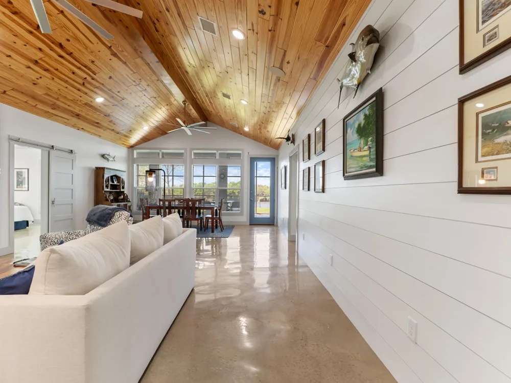 174 County Road 243 Bay City, TX 77414