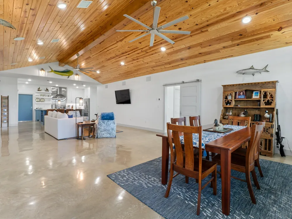 174 County Road 243 Bay City, TX 77414