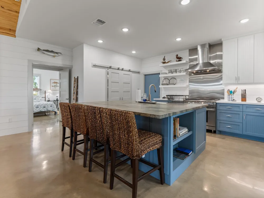 174 County Road 243 Bay City, TX 77414
