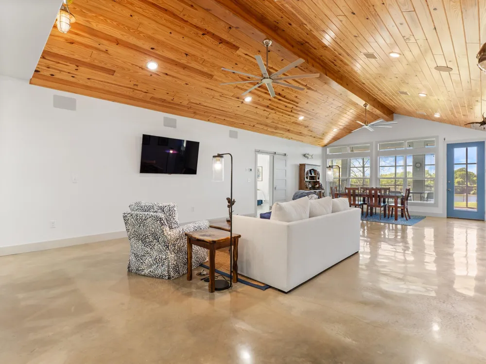174 County Road 243 Bay City, TX 77414
