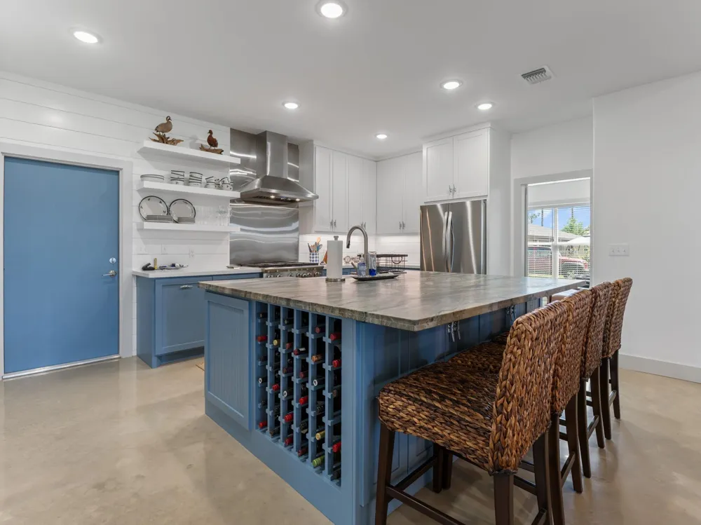 174 County Road 243 Bay City, TX 77414