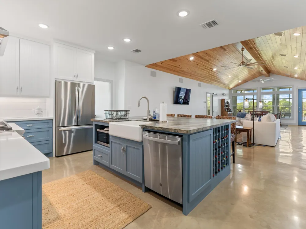 174 County Road 243 Bay City, TX 77414