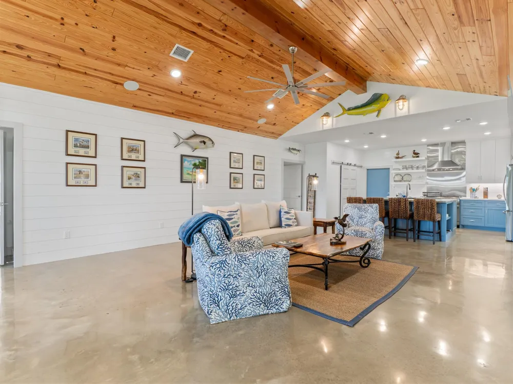 174 County Road 243 Bay City, TX 77414