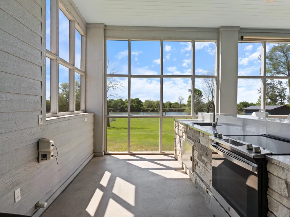 174 County Road 243 Bay City, TX 77414
