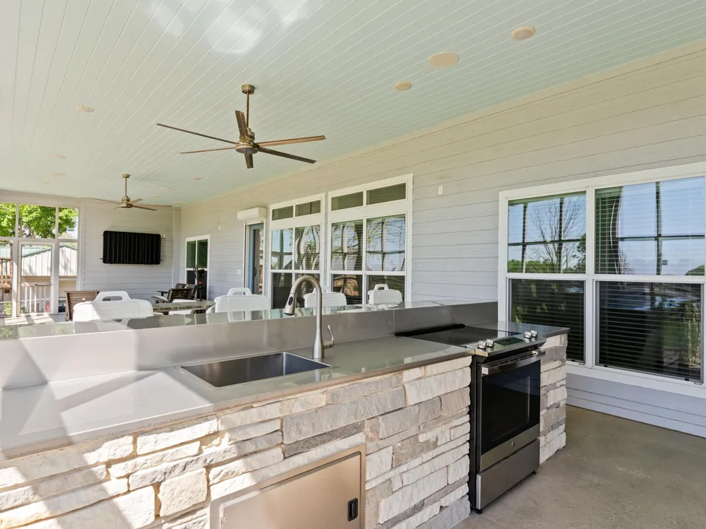 174 County Road 243 Bay City, TX 77414