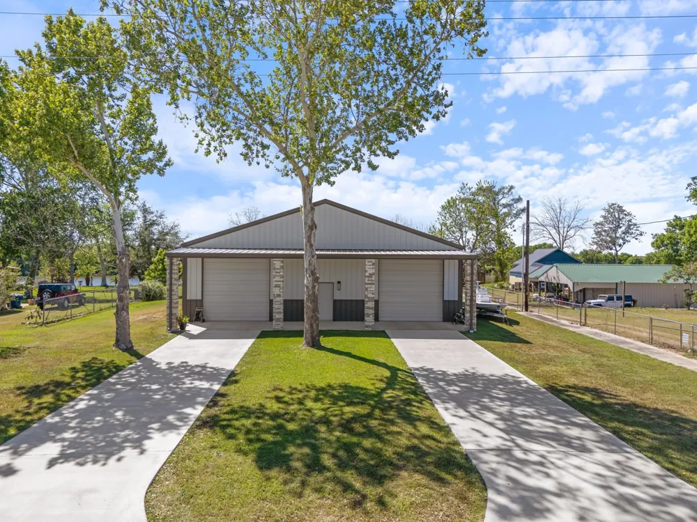174 County Road 243 Bay City, TX 77414