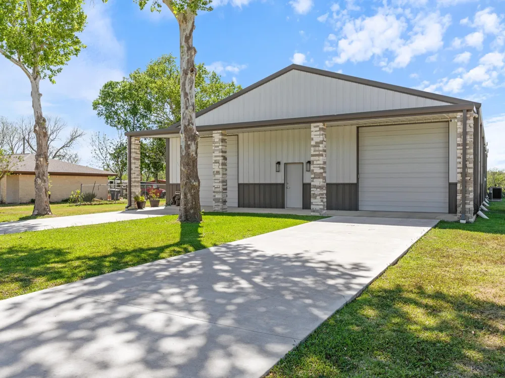 174 County Road 243 Bay City, TX 77414