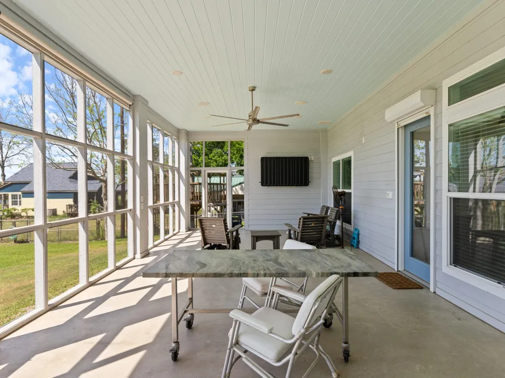 174 County Road 243 Bay City, TX 77414