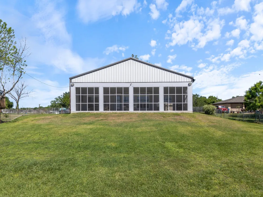 174 County Road 243 Bay City, TX 77414