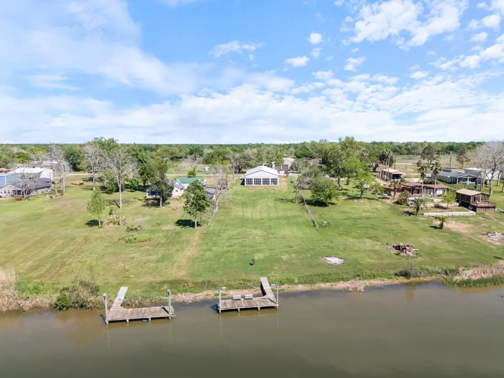 174 County Road 243 Bay City, TX 77414