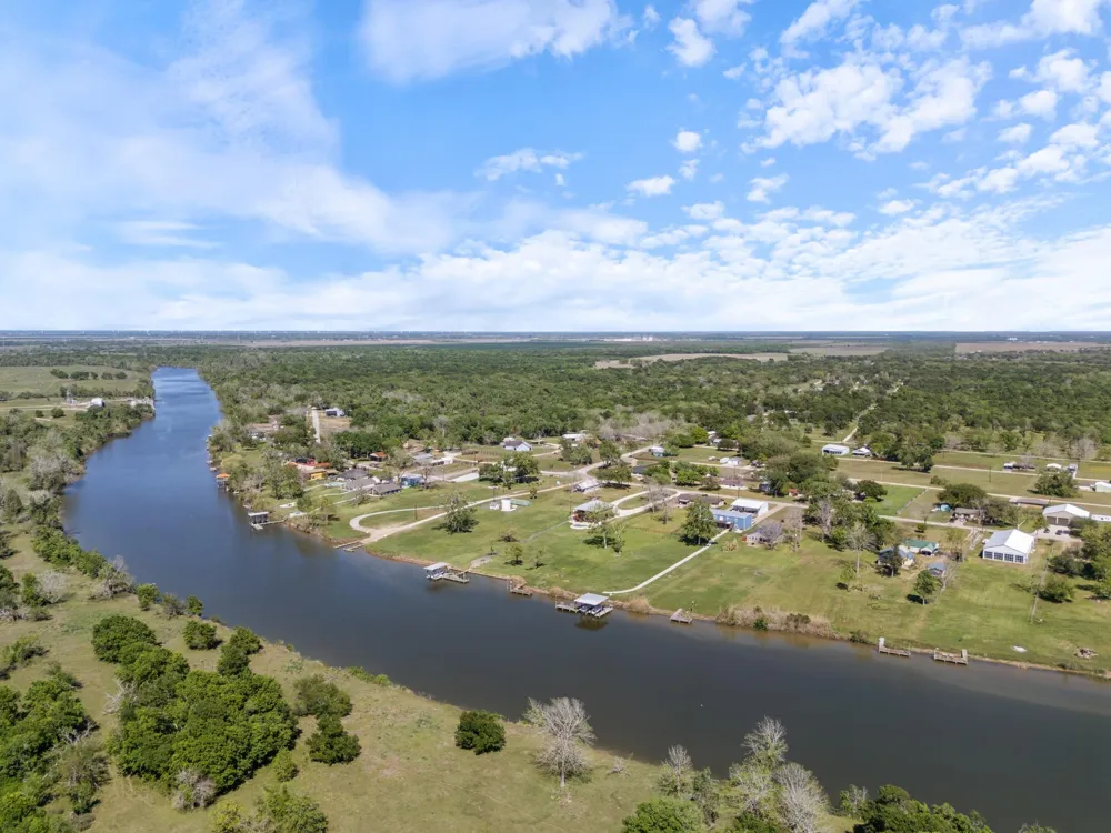 174 County Road 243 Bay City, TX 77414