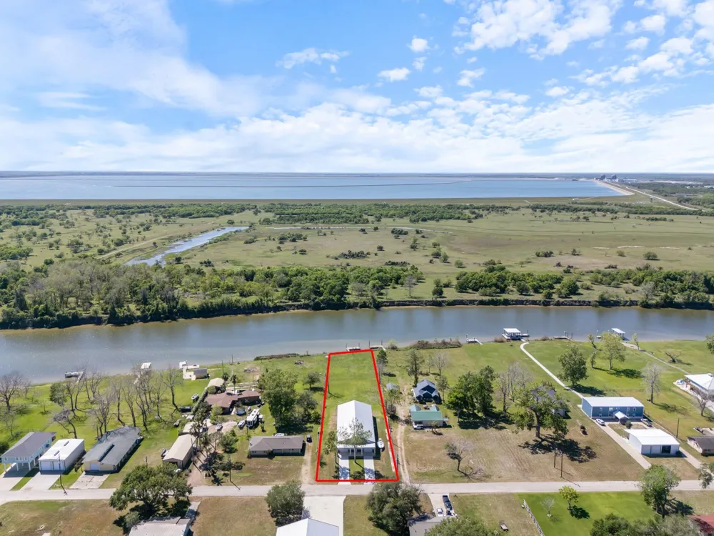 174 County Road 243 Bay City, TX 77414