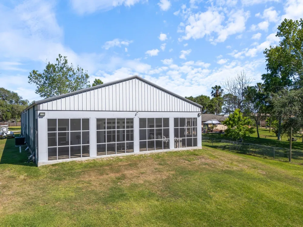 174 County Road 243 Bay City, TX 77414
