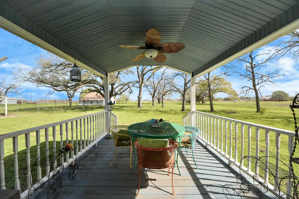 7018 Railroad Street Wallis, TX 77485